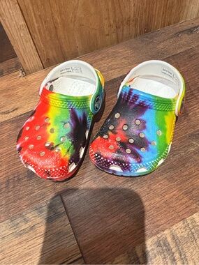 Crocs rainbow tie dye clogs toddler size C4